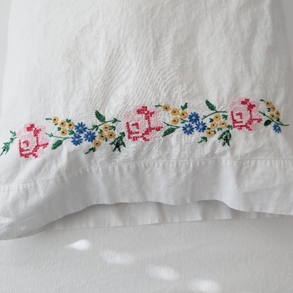 EMBROIDERED Rose Vintage Cotton White Floral Pillowcase - Picture 7 of 8